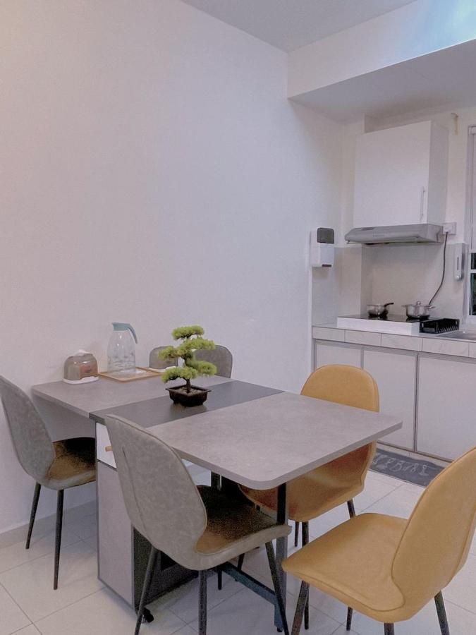 Home Feel-Hibiscus Suites กัมปาร์ ภายนอก รูปภาพ
