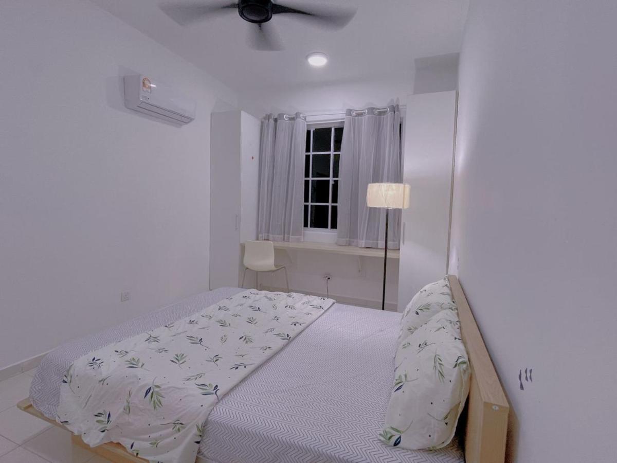 Home Feel-Hibiscus Suites กัมปาร์ ภายนอก รูปภาพ